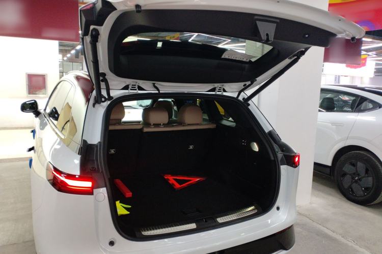 Used XPeng G9 2025 625 Long-Range Max Trunk