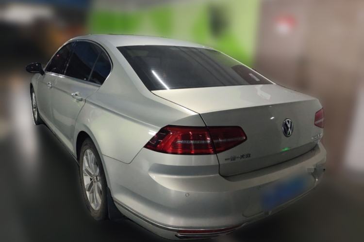 Used Volkswagen Magotan 2018 Facelift 330TSI DSG Luxury Model Rear Left 45 Deg