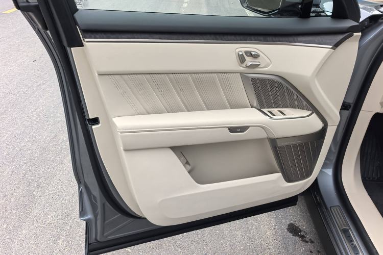 Used ONVO Luxeed L90 2025 Model—Max Six-Seater Version
