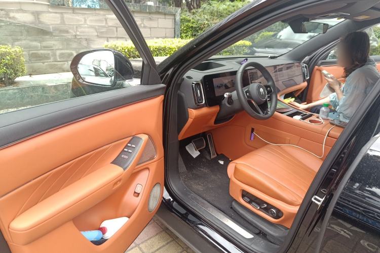 Used Hima AITO M8 2025 Extended-Range Max+ Version 53.4 kWh 6-Seater Edition Driver Seat