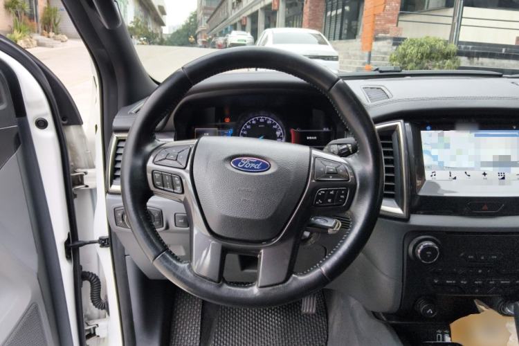 Used Ford Everest 2017 2.0T Gasoline Automatic 4x4 Flagship Edition 7 Seats Steering Wheel