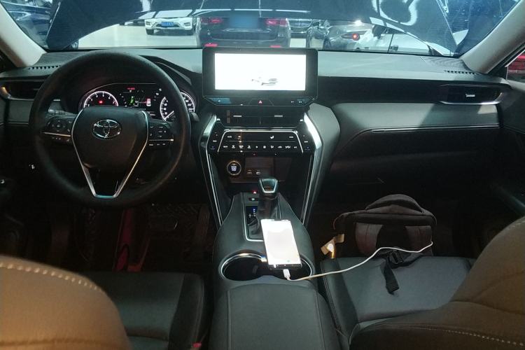 Used Toyota Venza 2023 2.0L CVT Two-Wheel Drive Luxury Edition Center Console