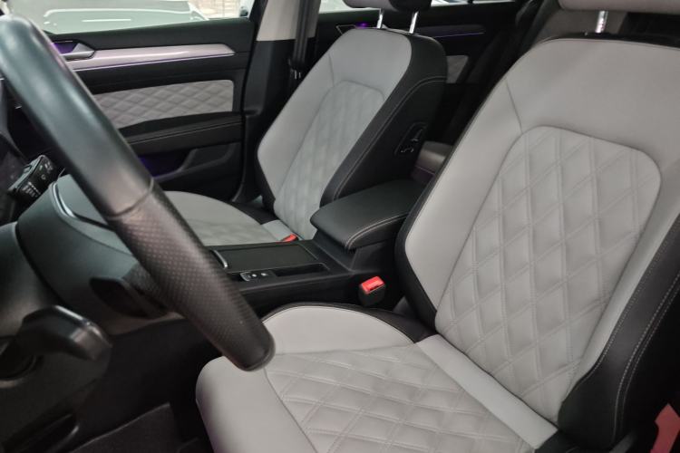 Used Volkswagen Magotan 2023 2 Million Units Limited Edition 330TSI DSG Leading Version
