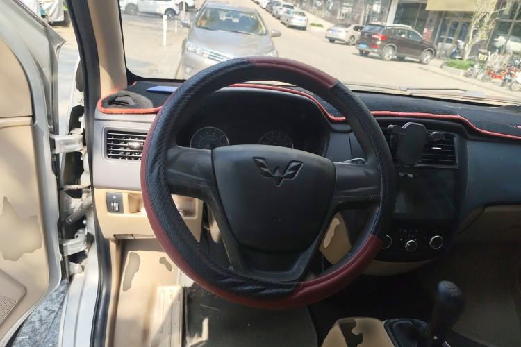 Used Wuling Rongguang 2014 1.5L S Standard Version