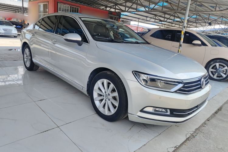 Used Volkswagen Magotan 2017 330TSI DSG Leading Model Front Right 45 Deg