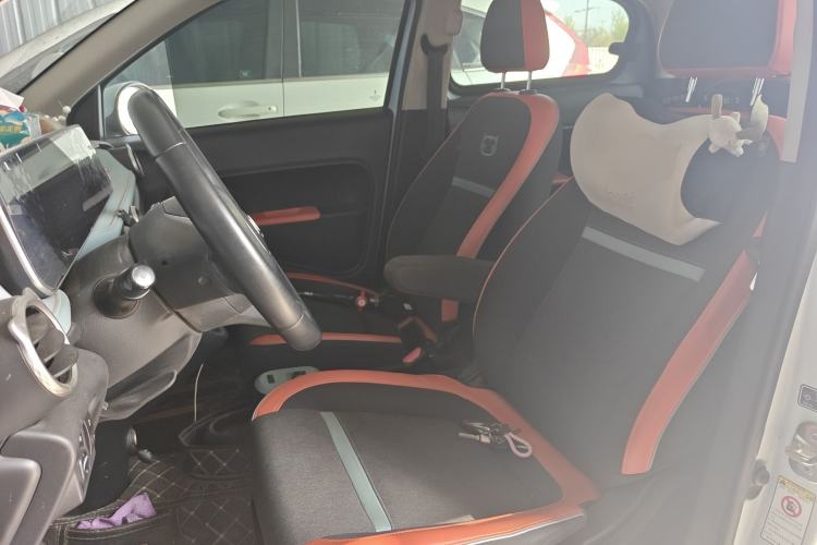 Used ORA Black Cat 2022 351 km Range Luxury Version Lithium-Ion Battery Left Front Seat