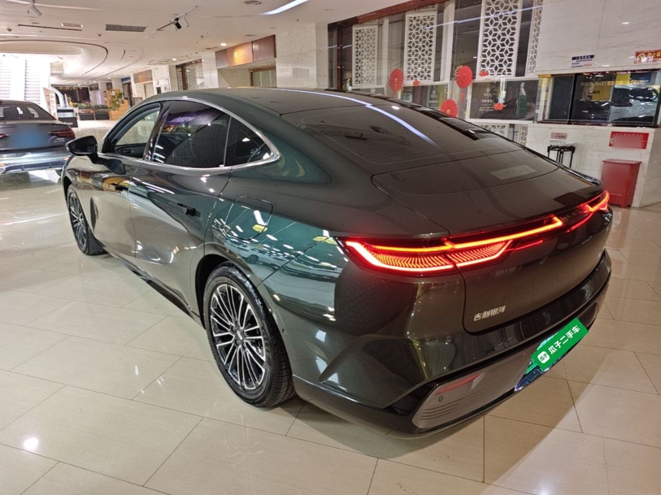 Geely Galaxy 8 2025 130km EM-i Deluxe Edition — снимка 4