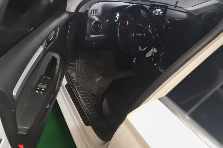 Used Audi A3 2016 Limousine 35 TFSI Ambition Edition Driver Seat