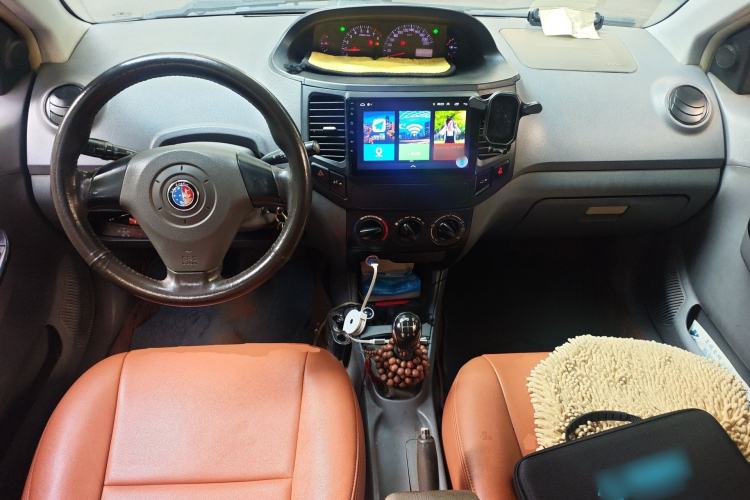 Used Geely Auto Diamond 2010 2nd Generation 1.5L Manual Standard Version Center Console