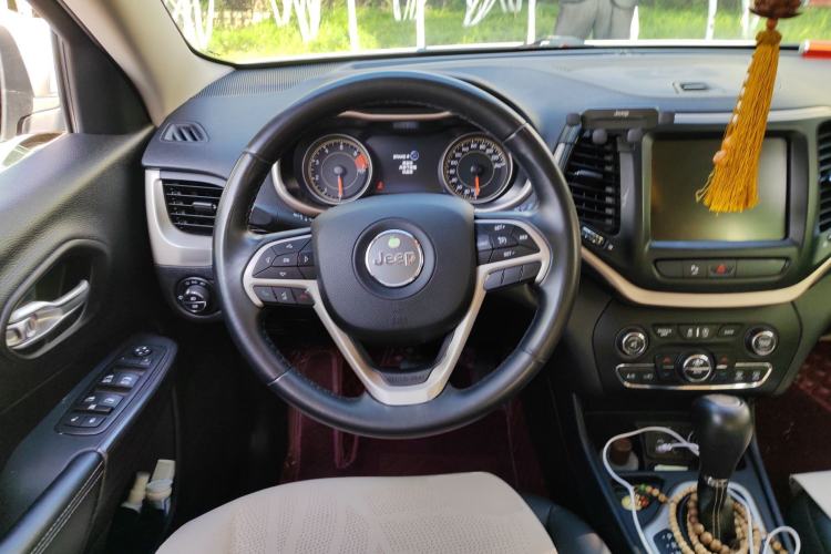 Used Jeep Cherokee 2017 2.0L Superior Edition