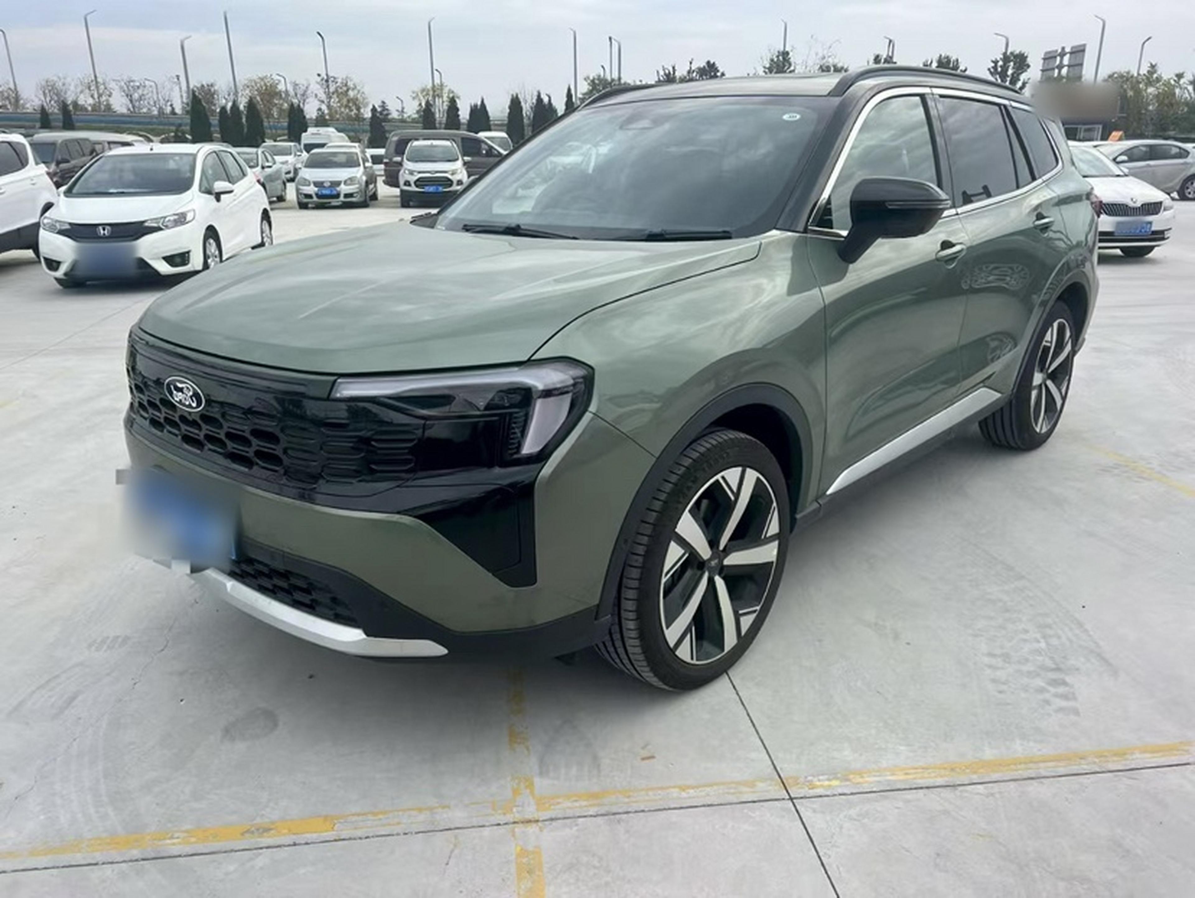 Под передней частью автомобиля