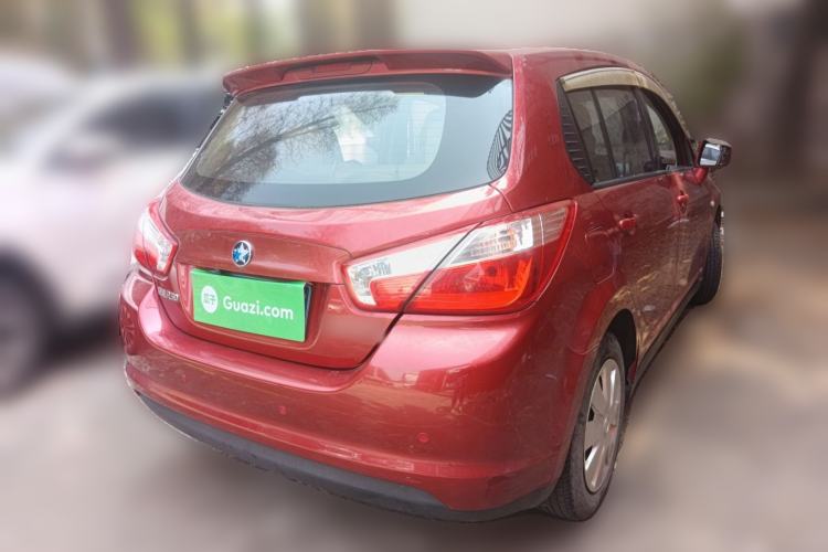 Used Venucia R50 2015 1.6L Automatic Fashion Edition
