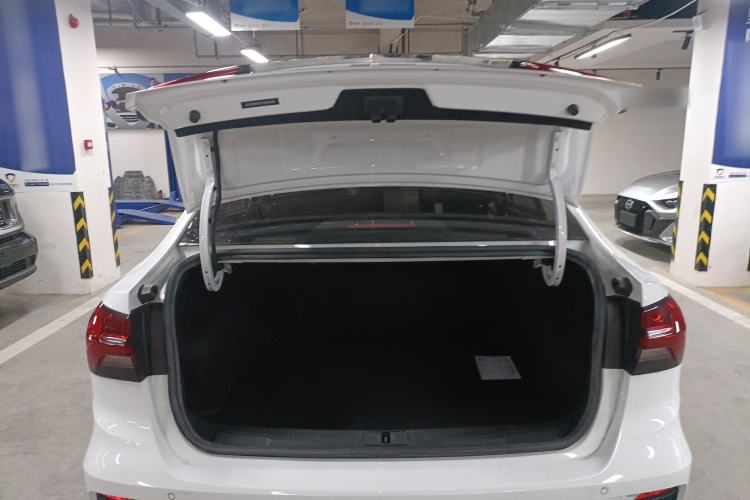 Used Roewe i5 2021 1.5L Manual Platinum Edition Trunk