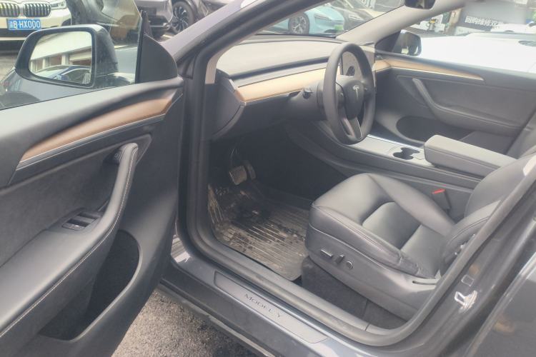 Used Tesla Model Y 2021 Long-Range All-Wheel-Drive Version