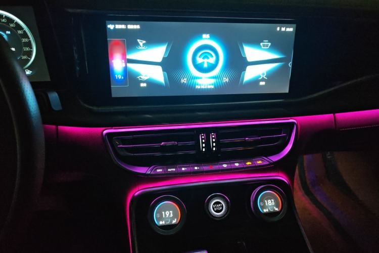 Used Hongqi H9 2020 2.0T Smart Connect Flagship Edition Audio And AC Panel