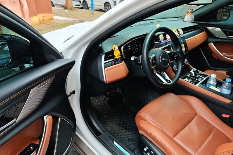 Used Jaguar XFL 2024 2.0T P300 Four-Wheel Drive Flagship Sport Gold Edition Driver Seat