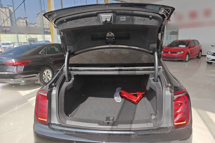 Used Hongqi H9 2025 Model Facelifted 2.0T Two-Wheel Drive Flag-Style Luxury Business Edition, 5 Seats