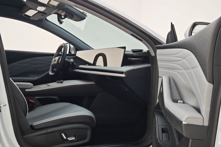 Used Geely Galaxy E8 2024 550 km Range Rear-Wheel-Drive PRO