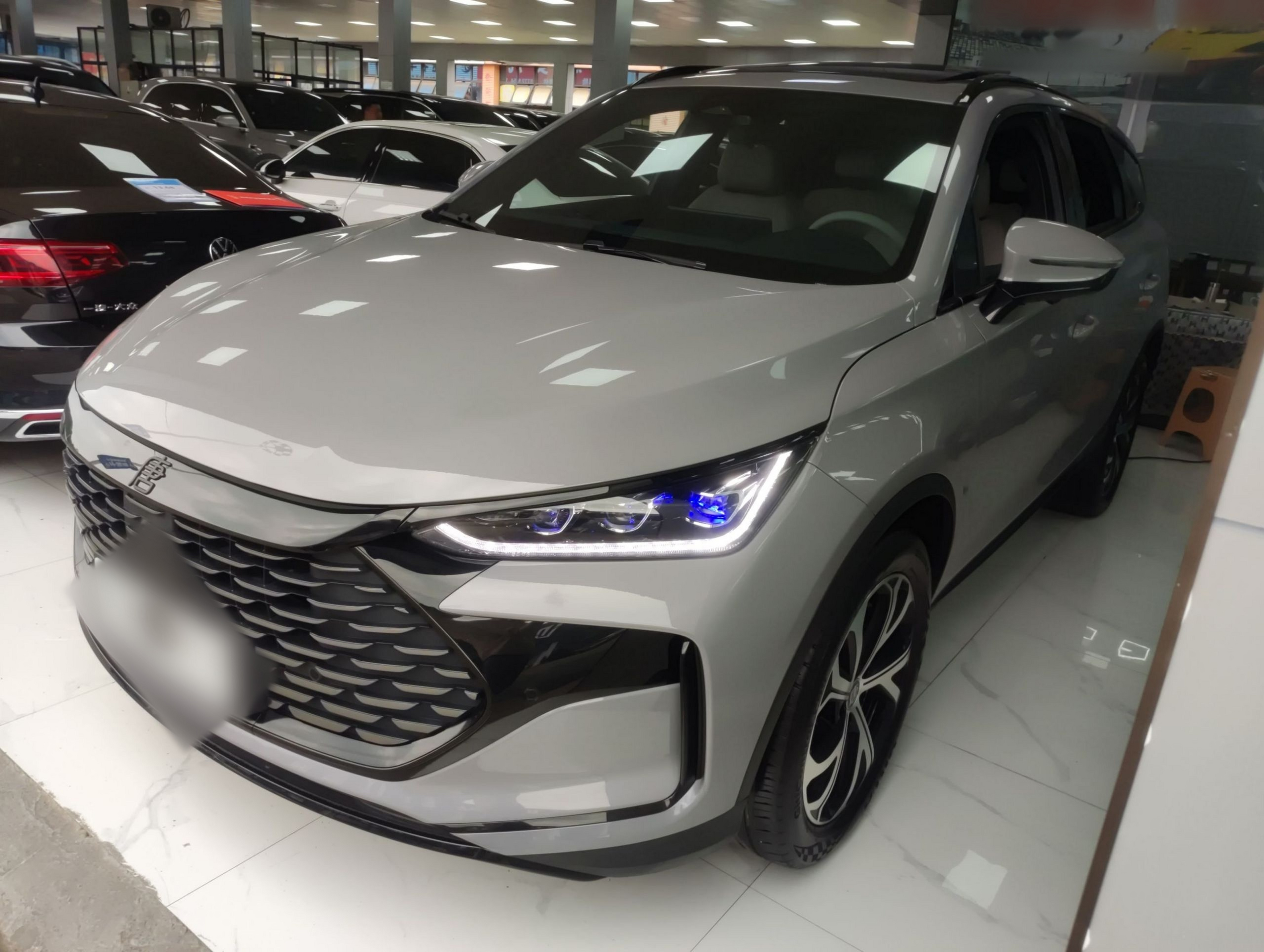 Под передней частью автомобиля