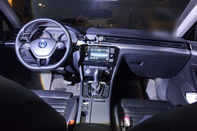 Used Volkswagen Magotan 2018 330TSI DSG Advanced Model Center Console