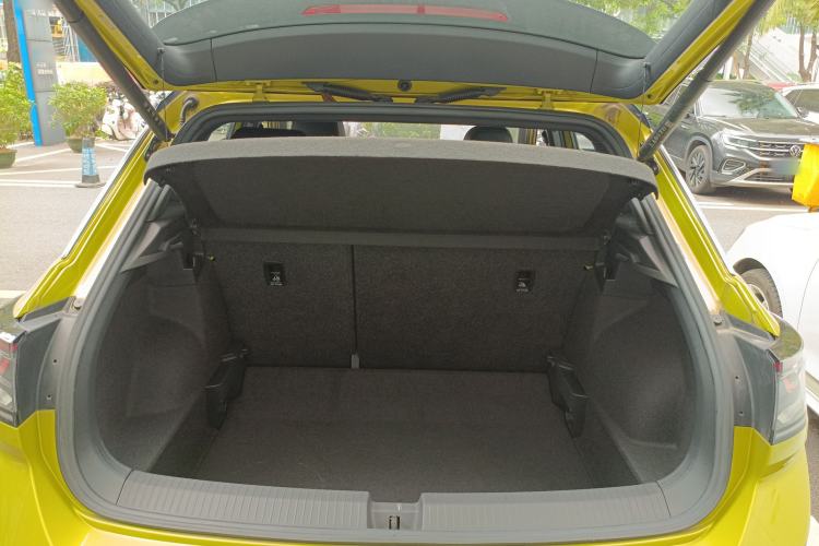 Used Volkswagen T-ROC 2023 300TSI DSG Two-Wheel Drive Starlight Edition Trunk