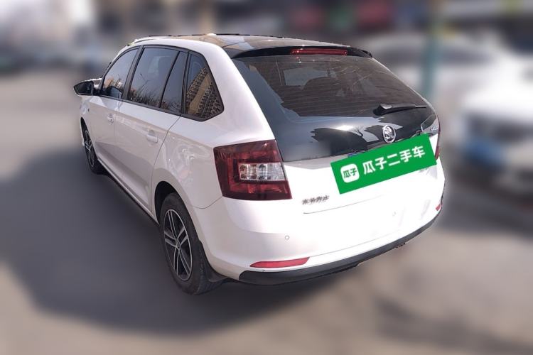 Used Skoda Rapid Spaceback 2014 1.6L Manual Enjoyment Edition
