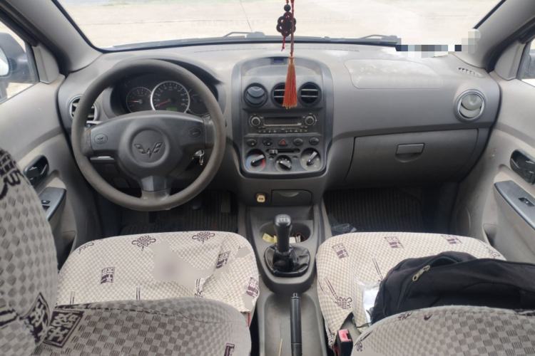 Used Wuling Hongguang 2014 1.5L Base Version Center Console
