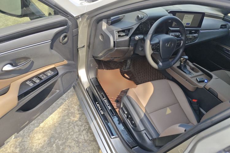 Used Lexus ES 2022 300h Excellence Edition
