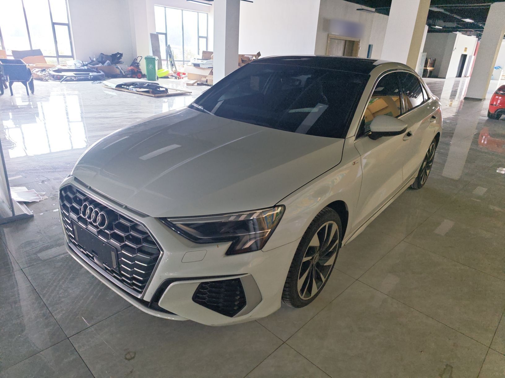 Под передней частью автомобиля