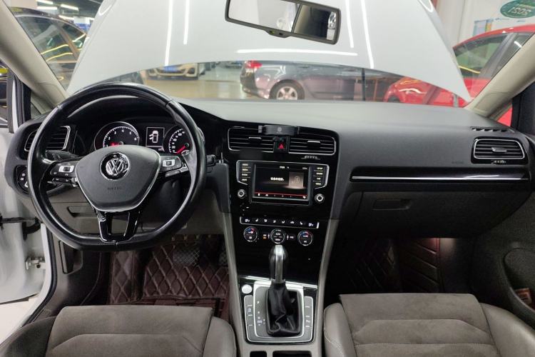 Used Volkswagen Golf 2016 280TSI Automatic Flagship Model Center Console