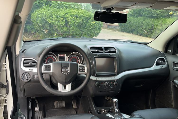 Used Dodge Journey 2013 2.4L Two-Wheel Drive Luxury Version