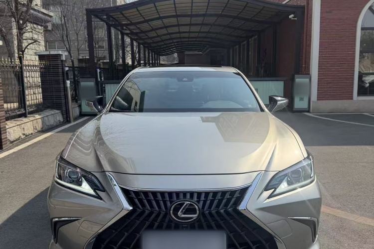 Used Lexus ES 2023 200 Excellence Edition
