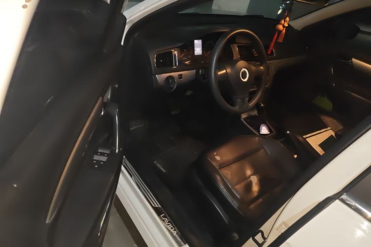 Used Volkswagen Gran Lavida 2013 1.6L Automatic Comfort Model Driver Seat