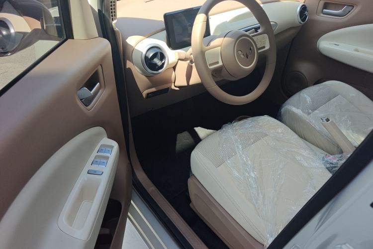 Used Wuling Hongguang MINIEV 2025 Four-Door Version Advanced Edition Left Front Seat