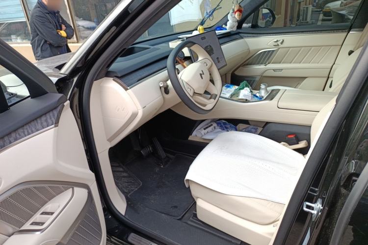 Used ONVO Luxeed L90 2025 Model—Ultra Six-Seater Version
