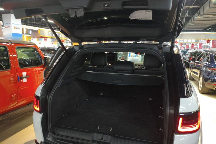 Used Land Rover Range SportNew Energy 2018 P400e Trunk