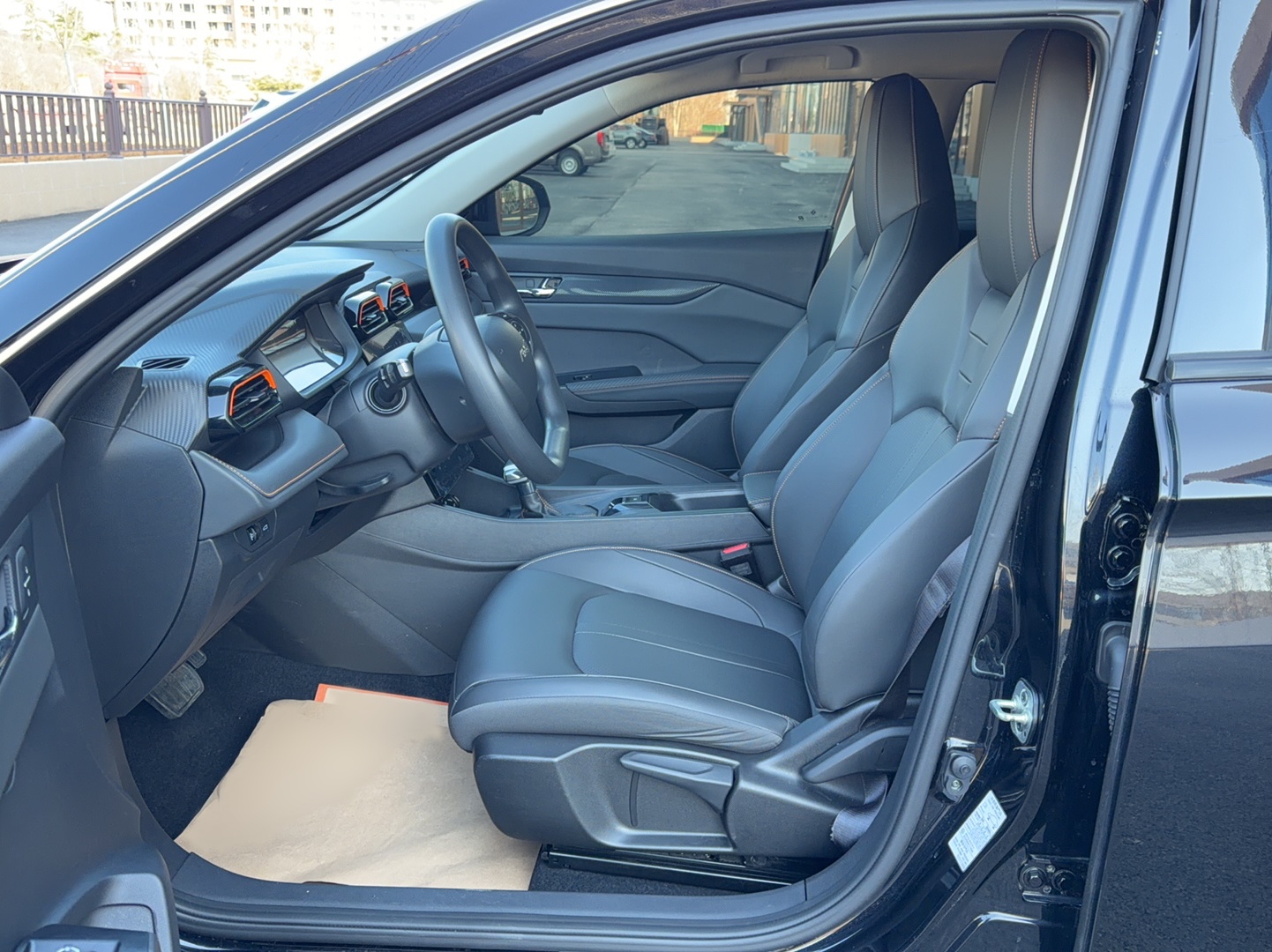 Переднее сиденье в автомобиле