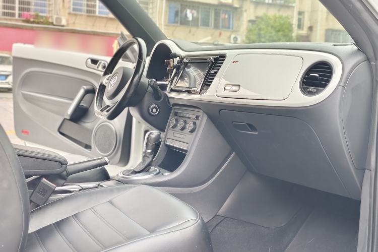 Used Volkswagen Beetle 2015 180TSI model
