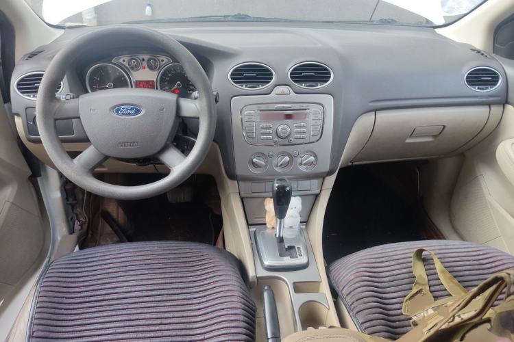 Ford Focus 2012 Hatchback Classic 1.8L Automatic Fashion Edition usata
