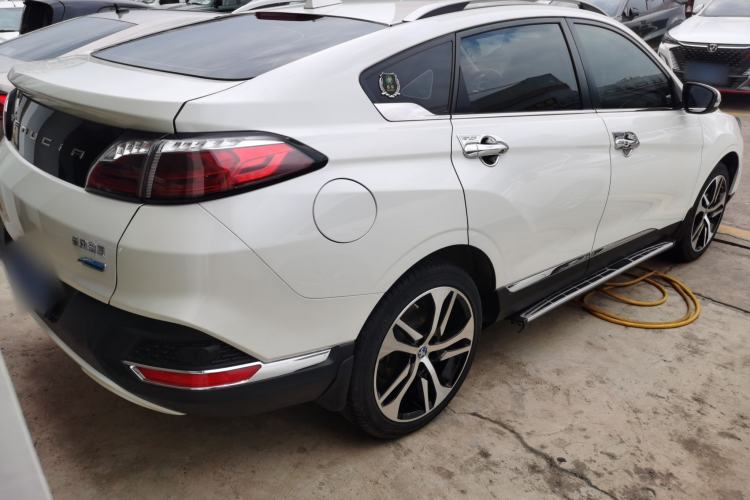 Used Venucia T90 2017 2.0L CVT Leading Edition Rear Right 45 Deg