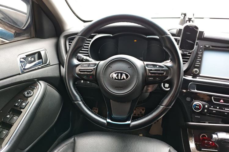 Used Kia K5 2014 2.0L Automatic LUXURY Steering Wheel