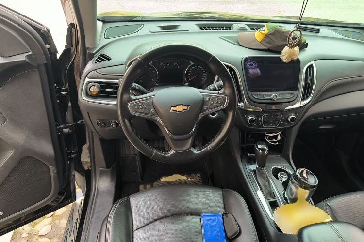Used Chevrolet Equinox 2018 RS 550T Automatic All-Wheel-Drive Boundary Edition Steering Wheel