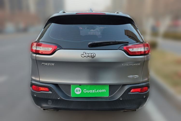 Used Jeep Cherokee 2016 2.4L Leading Edition
