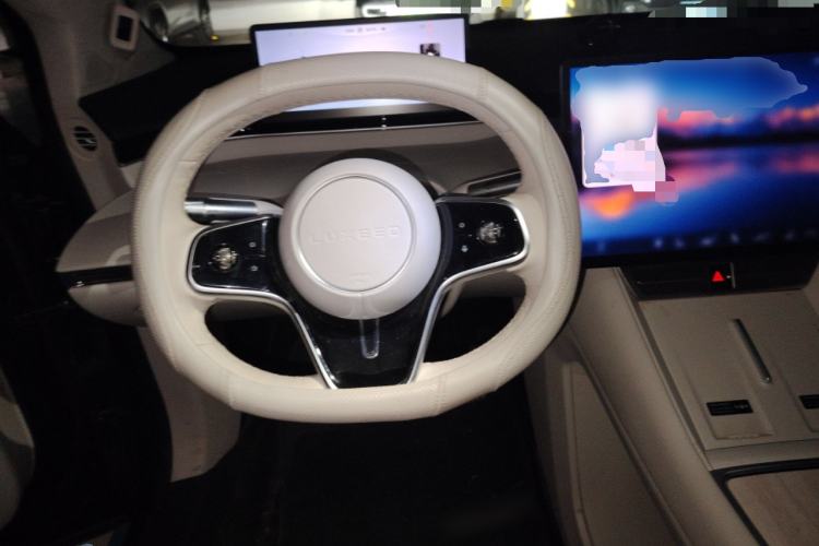 Used Hima Luxeed R7 2024 All-Electric 802 km Max
