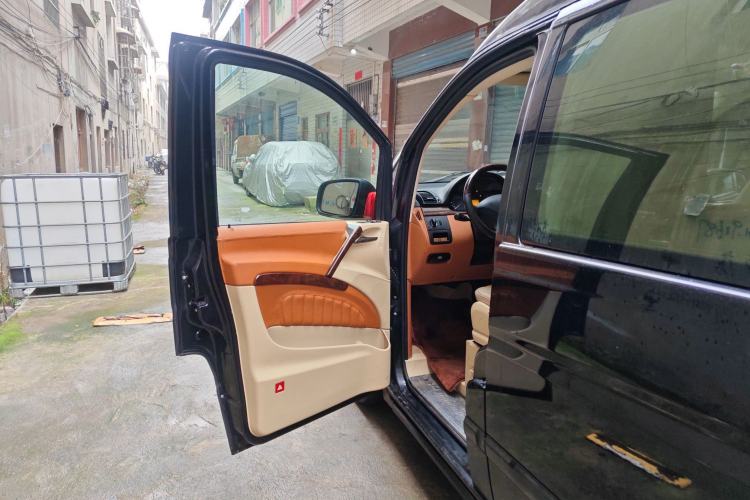 Used Mercedes-Benz Vito 2011 2.5L 7-seater executive version Driver Seat