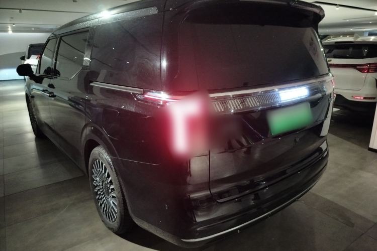 Used Zeekr 009 2024 7-Seater Aisle Version 108 kWh
