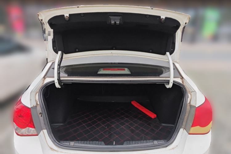 Used Chevrolet Cruze 2013 1.8L SE AT Trunk