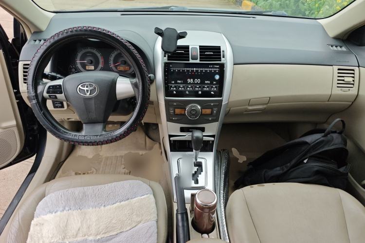 Used Toyota Corolla 2013 Special Edition 1.6L Automatic GL Cool Model Center Console