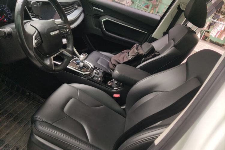 Used Haval H6 2017 Red-Label 2.0T Automatic Two-Wheel Drive Leading Edition
