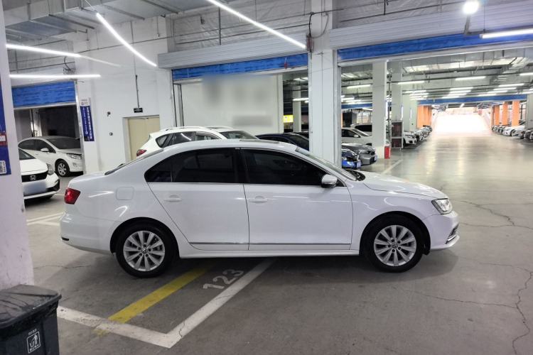 Used Volkswagen Sagitar 2015 230TSI Manual Comfort Version
